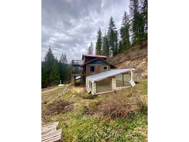 7148 Graham Road, House detached with 2 bedrooms, 1 bathrooms and null parking in Central Kootenay H BC | Image 20