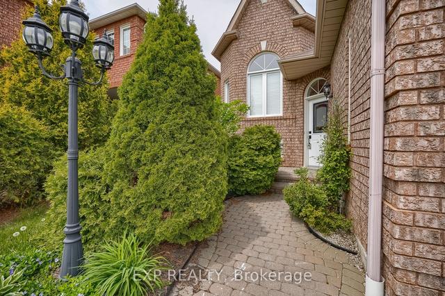 22 Parnell Cres, House detached with 2 bedrooms, 1 bathrooms and 3 parking in Whitby ON | Image 11