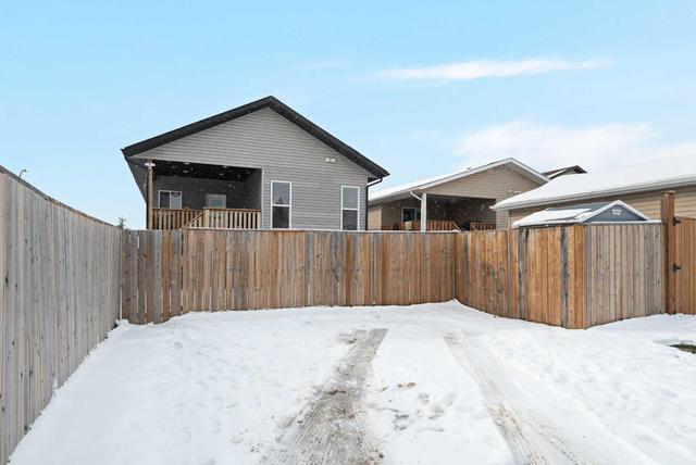 7 Jaspar Gate, House detached with 4 bedrooms, 2 bathrooms and 3 parking in Red Deer AB | Image 2