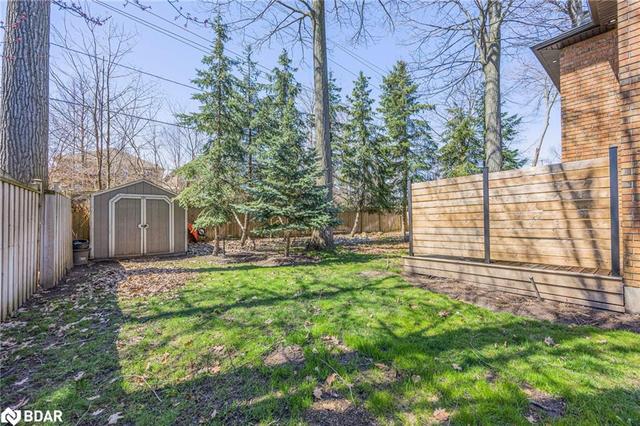 33 Glen Oak Court, House detached with 5 bedrooms, 3 bathrooms and 12 parking in Barrie ON | Image 3