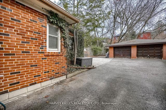 65 Old Mill Dr, House detached with 4 bedrooms, 3 bathrooms and 2 parking in Toronto ON | Image 26