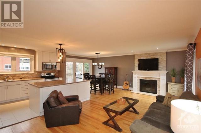 1760 Gage Crescent, House detached with 5 bedrooms, 2 bathrooms and 3 parking in Ottawa ON | Image 4