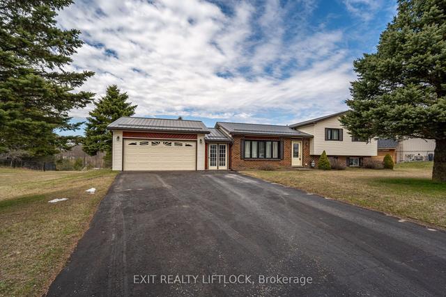 219 Corbett Dr, House detached with 3 bedrooms, 2 bathrooms and 5 parking in Kawartha Lakes ON | Image 18