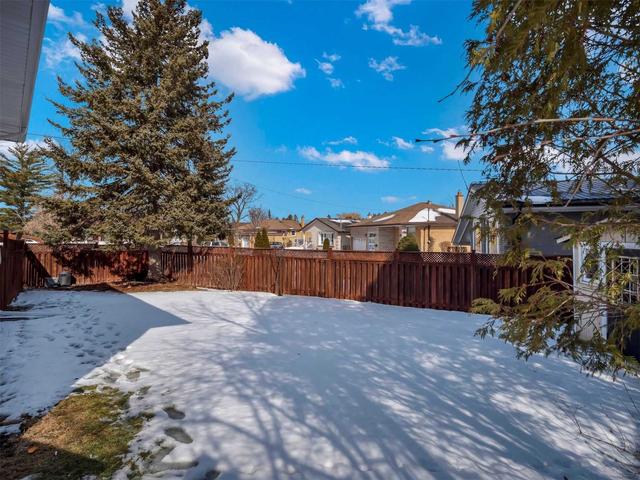 21 Bentwick Cres, House detached with 3 bedrooms, 2 bathrooms and 3 parking in Toronto ON | Image 22