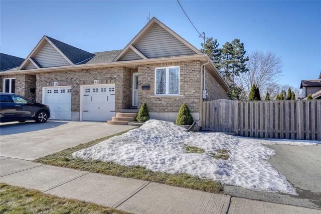 13 Dexter St, House attached with 2 bedrooms, 2 bathrooms and 3 parking in St. Catharines ON | Image 1