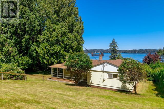 393 Chemainus Rd, House detached with 2 bedrooms, 1 bathrooms and 4 parking in Ladysmith BC | Card Image