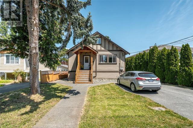 167 Little Eldon Pl, House detached with 5 bedrooms, 3 bathrooms and 6 parking in Saanich BC | Card Image