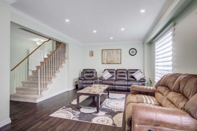 26 Hinchley Wood Grve, House semidetached with 3 bedrooms, 3 bathrooms and 5 parking in Brampton ON | Image 2