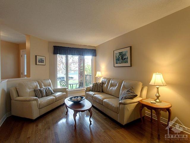 24 Rivergreen Crescent, House detached with 3 bedrooms, 3 bathrooms and 6 parking in Ottawa ON | Image 5