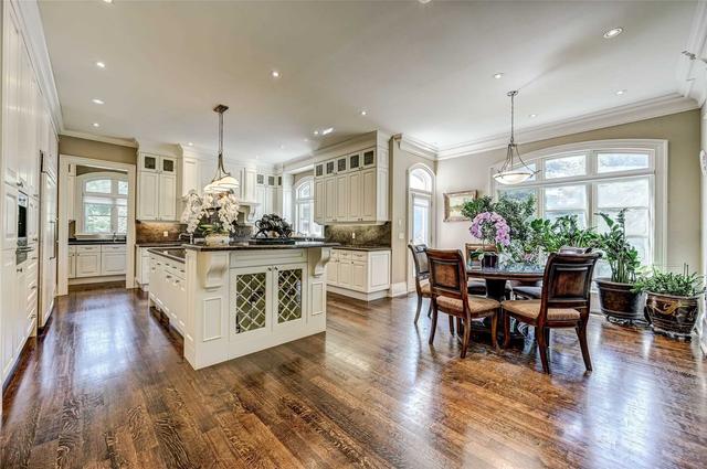31 Vernham Crt, House detached with 5 bedrooms, 8 bathrooms and 7 parking in Toronto ON | Image 3