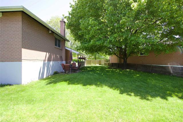 860 Chapleau Dr, House detached with 3 bedrooms, 1 bathrooms and 5 parking in Pickering ON | Image 19