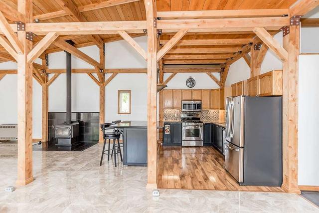 419 Penetanguishene Rd, Home with 3 bedrooms, 3 bathrooms and 10 parking in Oro Medonte ON | Image 2