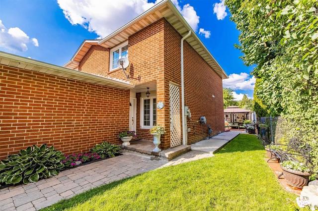 74 Maplehurst Sq, House semidetached with 3 bedrooms, 3 bathrooms and 3 parking in Brampton ON | Image 37