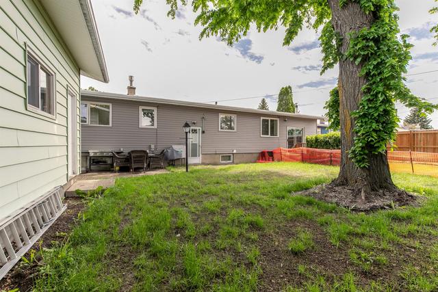 1008 30 Street S, House detached with 3 bedrooms, 2 bathrooms and 2 parking in Lethbridge AB | Image 39