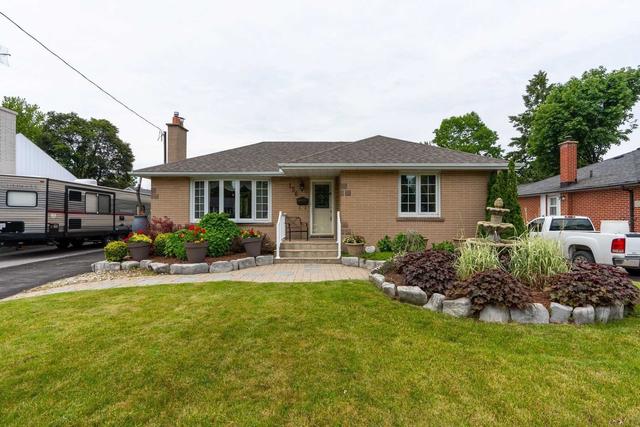 156 Sherwood Ave, House detached with 2 bedrooms, 1 bathrooms and 4 parking in Oshawa ON | Image 1