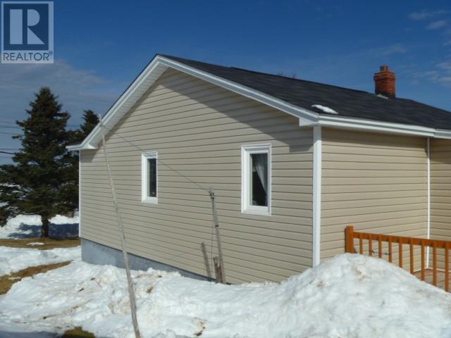 147 Main Highway, House detached with 3 bedrooms, 1 bathrooms and null parking in Heart's Delight Islington NL | Image 3