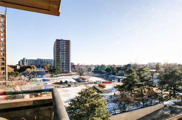 511 - 551 The West Mall, Condo with 3 bedrooms, 2 bathrooms and 1 parking in Toronto ON | Image 3