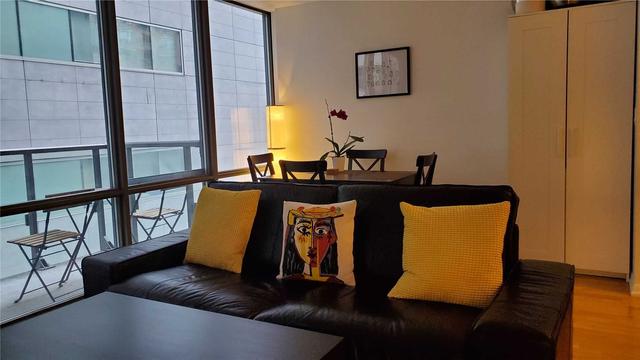 401 - 832 Bay St, Condo with 1 bedrooms, 1 bathrooms and 0 parking in Toronto ON | Image 8
