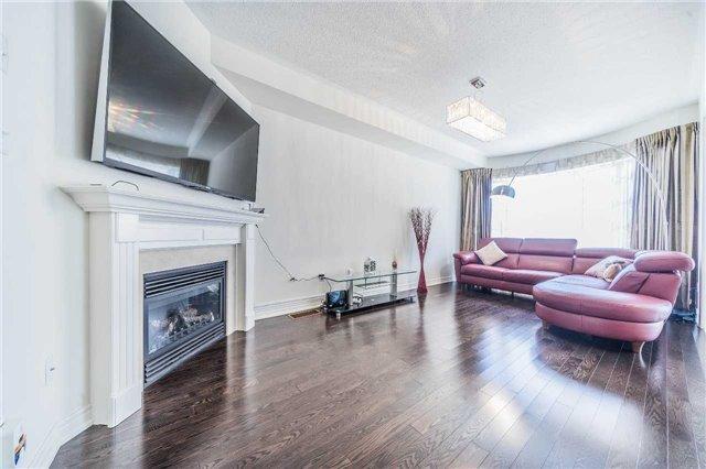 28 William Berczy Blvd, House attached with 3 bedrooms, 3 bathrooms and 2 parking in Markham ON | Image 4