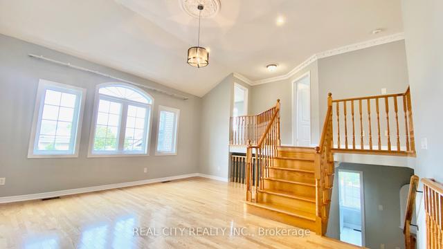 upper - 2 Wandering Trail Dr, House detached with 4 bedrooms, 3 bathrooms and 3 parking in Brampton ON | Image 5