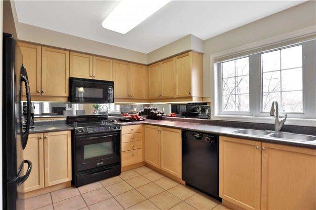 1 - 223 Rebecca St, Townhouse with 2 bedrooms, 3 bathrooms and 2 parking in Oakville ON | Image 5