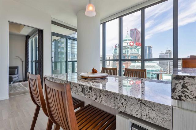1801 - 101 Charles St E, Condo with 2 bedrooms, 2 bathrooms and 1 parking in Toronto ON | Image 2