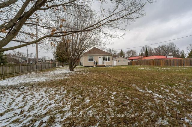 143 King St W, House detached with 2 bedrooms, 1 bathrooms and 9 parking in Kawartha Lakes ON | Image 14