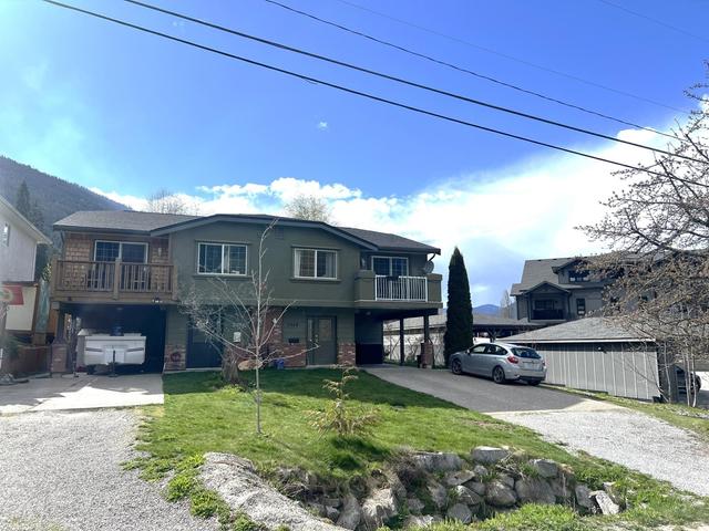 2014 Choquette Avenue, House detached with 3 bedrooms, 3 bathrooms and null parking in Nelson BC | Image 1