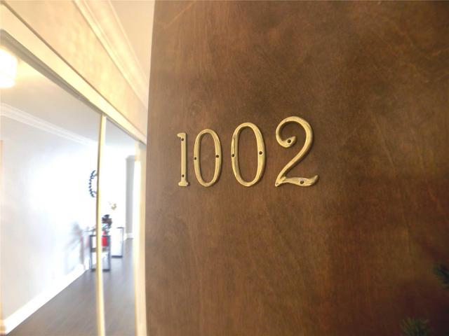 1002 - 5280 Lakeshore Rd, Condo with 2 bedrooms, 2 bathrooms and 1 parking in Burlington ON | Image 2