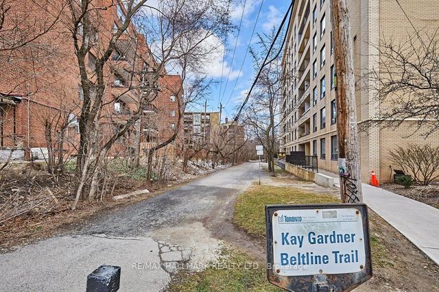 302 - 22 Shallmar Blvd, Condo with 2 bedrooms, 2 bathrooms and 1 parking in Toronto ON | Image 24
