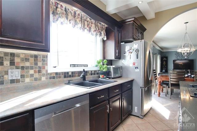 6748 Fallowfield Road, House detached with 3 bedrooms, 3 bathrooms and 20 parking in Ottawa ON | Image 12
