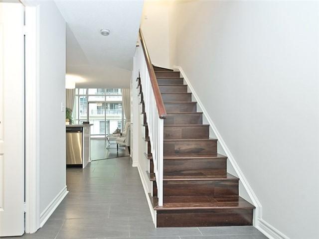 404 - 30 Hayden St, Condo with 1 bedrooms, 2 bathrooms and 1 parking in Toronto ON | Image 3