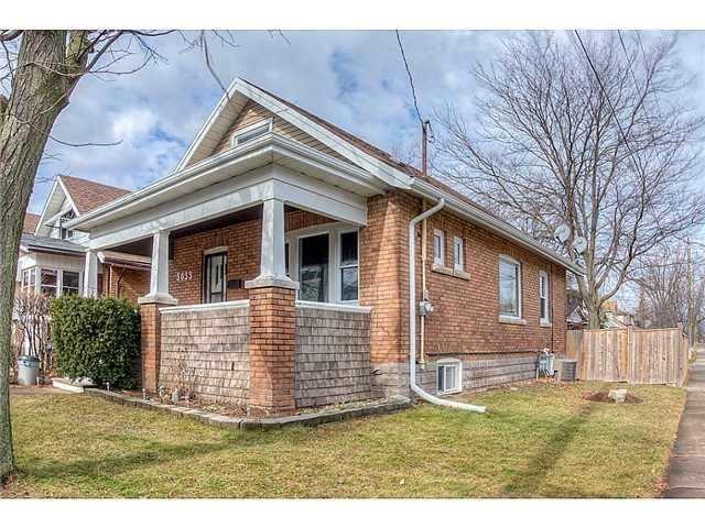 5033 Willmott St, House detached with 3 bedrooms, 2 bathrooms and 2 parking in Niagara Falls ON | Image 1