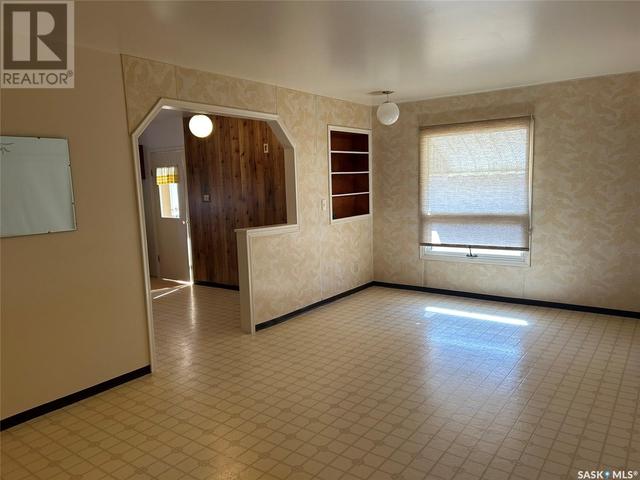 821 Main Street S, House detached with 2 bedrooms, 1 bathrooms and null parking in Moose Jaw SK | Image 7