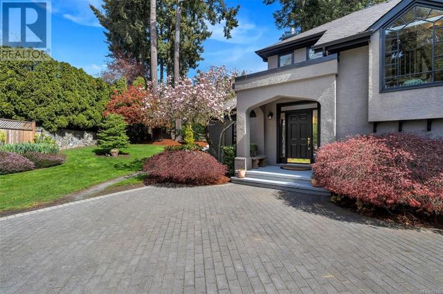 4533 Pheasantwood Terr, House detached with 3 bedrooms, 3 bathrooms and 6 parking in Saanich BC | Image 7