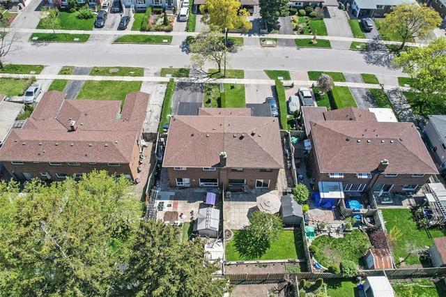 66 Cairnside Cres, House semidetached with 3 bedrooms, 2 bathrooms and 4 parking in Toronto ON | Image 23