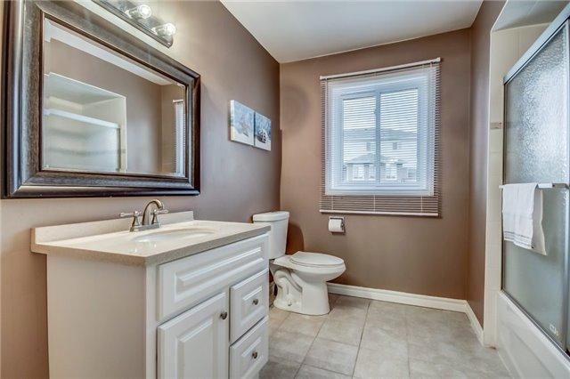 1645 Baggins St, House detached with 4 bedrooms, 4 bathrooms and 2 parking in Pickering ON | Image 12