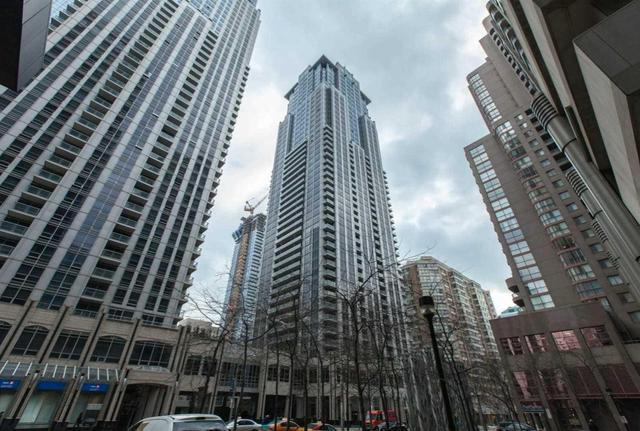 904 - 761 Bay St, Condo with 1 bedrooms, 2 bathrooms and 1 parking in Toronto ON | Image 1