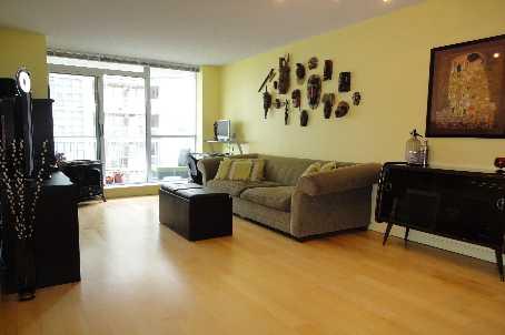 402 - 18 Stafford St, Condo with 1 bedrooms, 1 bathrooms and 1 parking in Toronto ON | Image 2