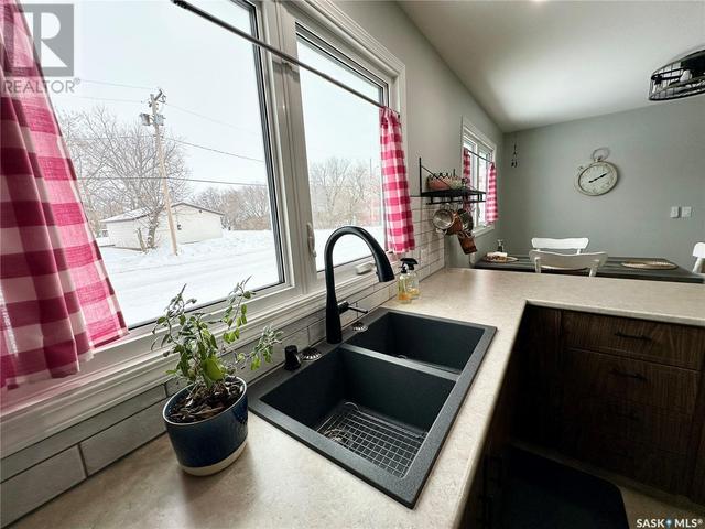 300 1st Street W, House detached with 4 bedrooms, 2 bathrooms and null parking in Meota SK | Image 6