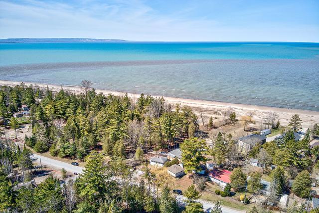 56 Homewood Ave, House detached with 2 bedrooms, 1 bathrooms and 2 parking in Wasaga Beach ON | Image 1