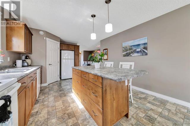 5106 54 Street, House detached with 6 bedrooms, 3 bathrooms and 4 parking in Vermilion River County AB | Image 12