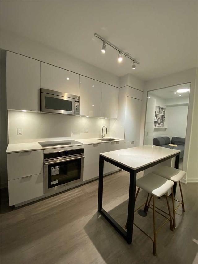 1005 - 609 Avenue Rd, Condo with 2 bedrooms, 2 bathrooms and 1 parking in Toronto ON | Image 24
