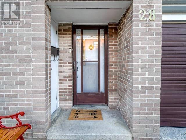 28 Village Green Way, Townhouse with 3 bedrooms, 2 bathrooms and 2 parking in Toronto ON | Image 3