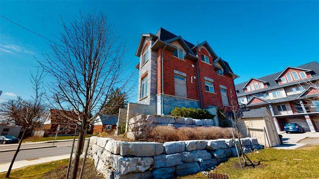 b - 489 East Ave, Townhouse with 2 bedrooms, 2 bathrooms and 1 parking in Kitchener ON | Image 32