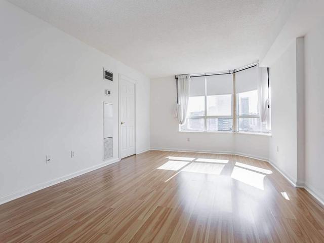 1006 - 5444 Yonge St, Condo with 3 bedrooms, 2 bathrooms and 1 parking in Toronto ON | Image 3