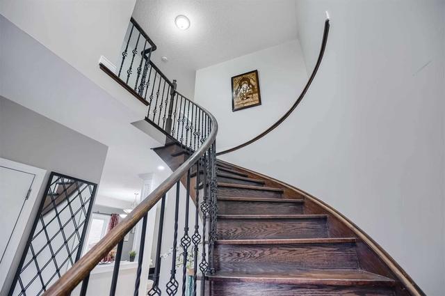 113 Footbridge Cres, House detached with 4 bedrooms, 5 bathrooms and 6 parking in Brampton ON | Image 13