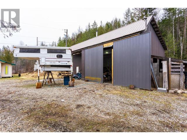 1538 Highway 6, House detached with 3 bedrooms, 1 bathrooms and 14 parking in Lumby BC | Image 35