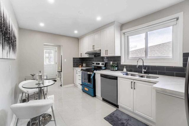 3 Goldsboro Rd, House semidetached with 3 bedrooms, 3 bathrooms and 4 parking in Toronto ON | Image 3