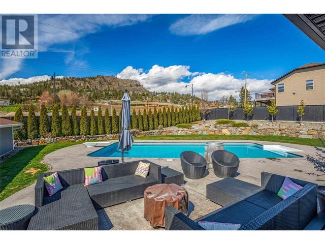 932 Mccartney Road, House detached with 4 bedrooms, 3 bathrooms and 10 parking in West Kelowna BC | Image 4